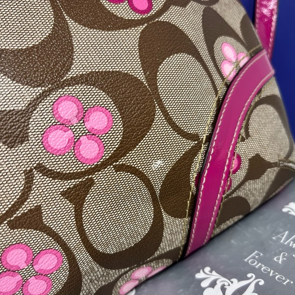 Coach Peyton Signature Clover Crossbody Bag Coach Factory - Picture 4 of 11